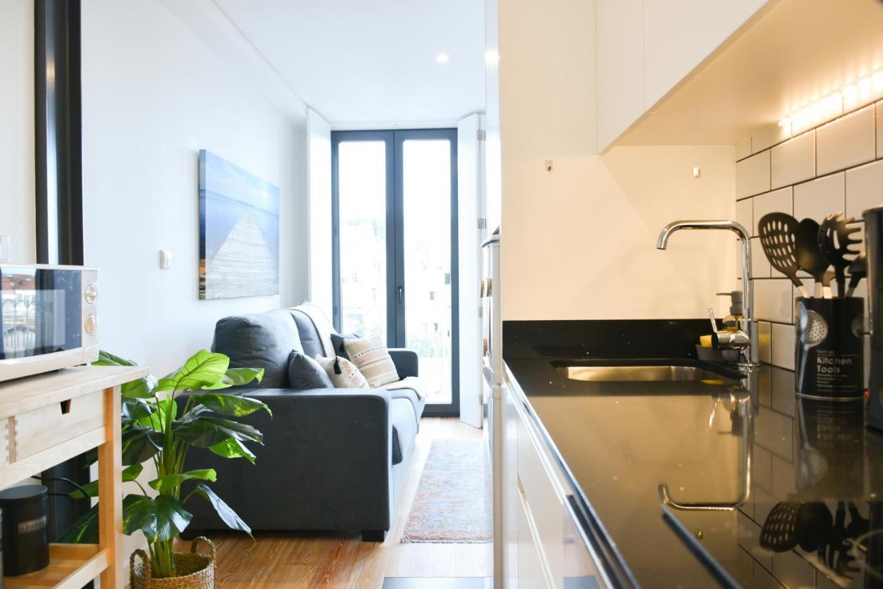 Apartment Comfortable&central W/balcony-9 Min Walk Trindade Porto