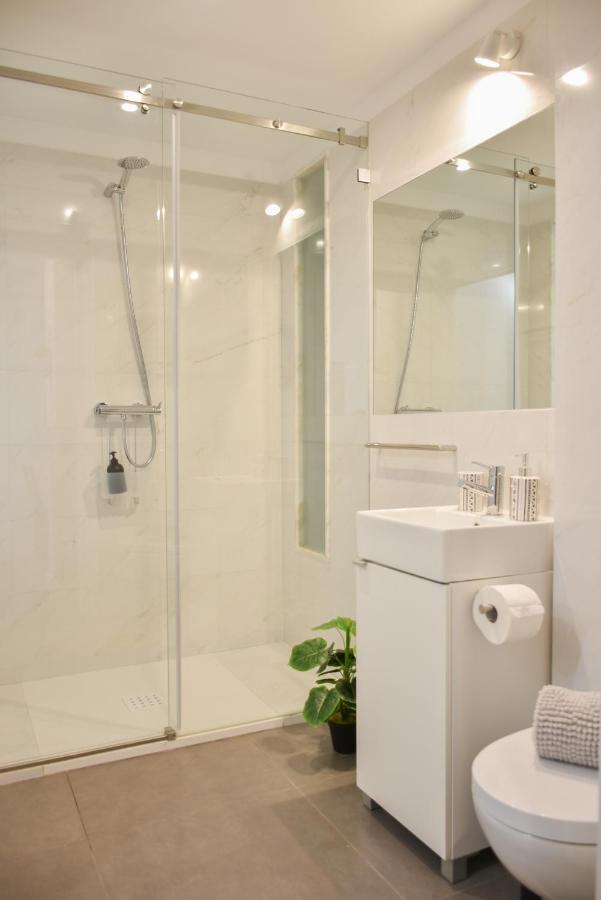 Apartment Comfortable&central W/balcony-9 Min Walk Trindade Porto