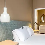 Guesthouse Bonjardim Suites By Lovelystay