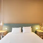 Guesthouse Bonjardim Suites By Lovelystay