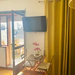 Apartamento Com Patio Na Rua Principal Da Cidade