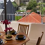 Apartamento Com Patio Na Rua Principal Da Cidade