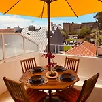 Apartamento Com Patio Na Rua Principal Da Cidade