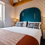 Boutique Rentals-The Alma Apt W/ Balcony