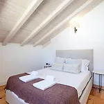 D. Joao IV Apartments By Lovelystay