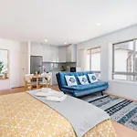 Host Wise - Comfy Sunny Flat - Prime Location