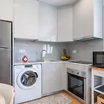 Host Wise - Comfy Sunny Flat - Prime Location