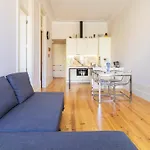 Duque Flat - Ac & Balcony By Lovelystay