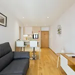 Charming Apartment In Porto 50 M² Modern Comfort