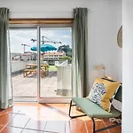 Guestready - Portrait With A View