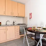 Host Wise - Comfy Charming Flat W Netflix - Ace Location