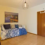 Host Wise - Spacious Trendy Flat W Netflix - Central Location