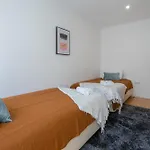 Host Wise - Luxurious Spacious Apartment W Terrace