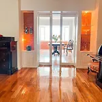 Spacious, Luxurious, And Charming Apartment In Premium Porto Location With Parking