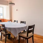 Spacious, Luxurious, And Charming Apartment In Premium Porto Location With Parking