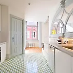 Boutique Rentals- The Miradouro Ribeira Apartment