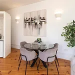 Bright Flat Few Steps To Aliados Av By Lovelystay