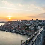 Compact & Cozy Retreat In Porto S Heart