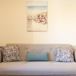 Hostwise - Bright & Spacious Flat