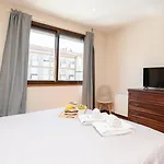 Hostwise - Bright & Spacious Flat