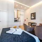 Decor Studios - Clerigos By Host Wise