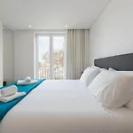 Lovelystay - Central Flat W/ Ac & Balcony