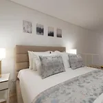 Lovelystay - Hidden & Quiet Duplex Next To Sao Bento Station