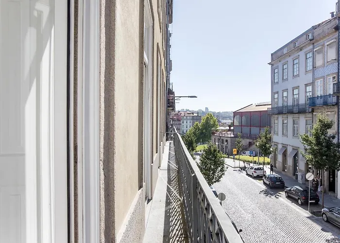 Artistic 2Br Flat Downtown W/ Ac By Lovelystay