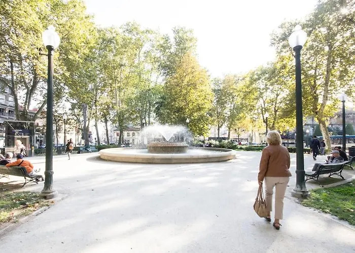Classy Flat At Marques Square With Garden