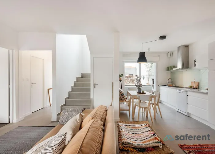 Aguda\'S Family House