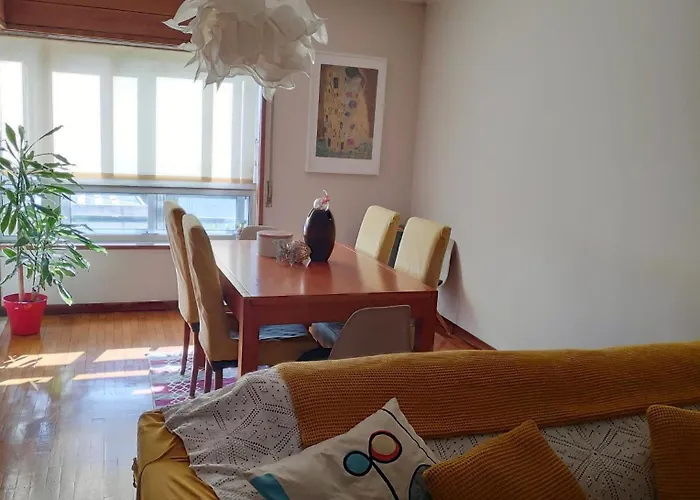 Beautiful Location By The Beach, With 2 Cats