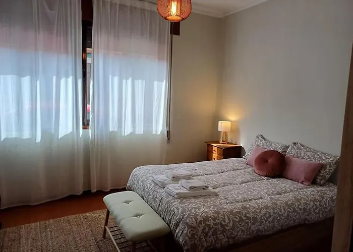Roomy & Patio - 2 Bedroom Flat