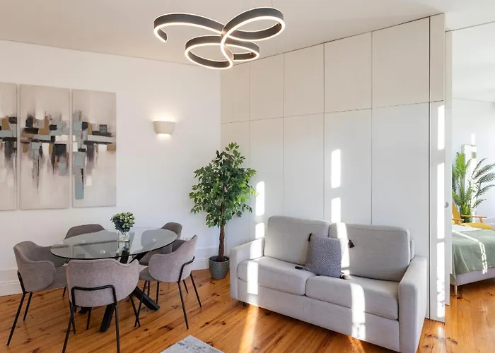 Bright Flat Few Steps To Aliados Av By Lovelystay
