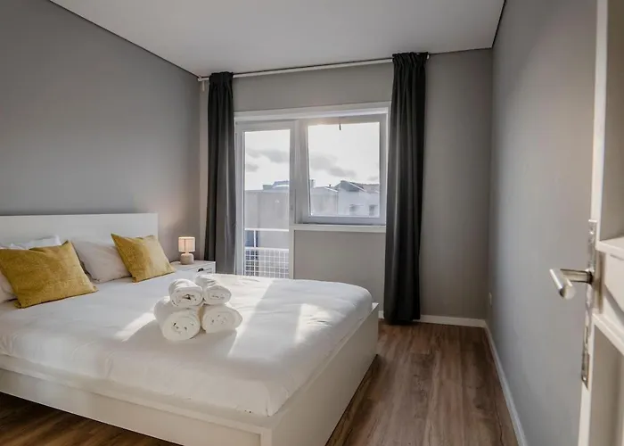 3Br Flat By Casa Da Musica, Central, Sleeps 6, 2D