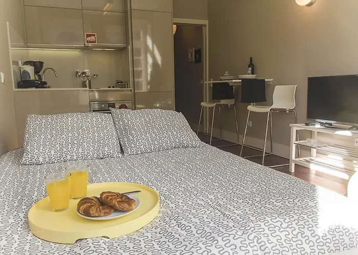 Bmyguest - Cardosas Stylish Apartment