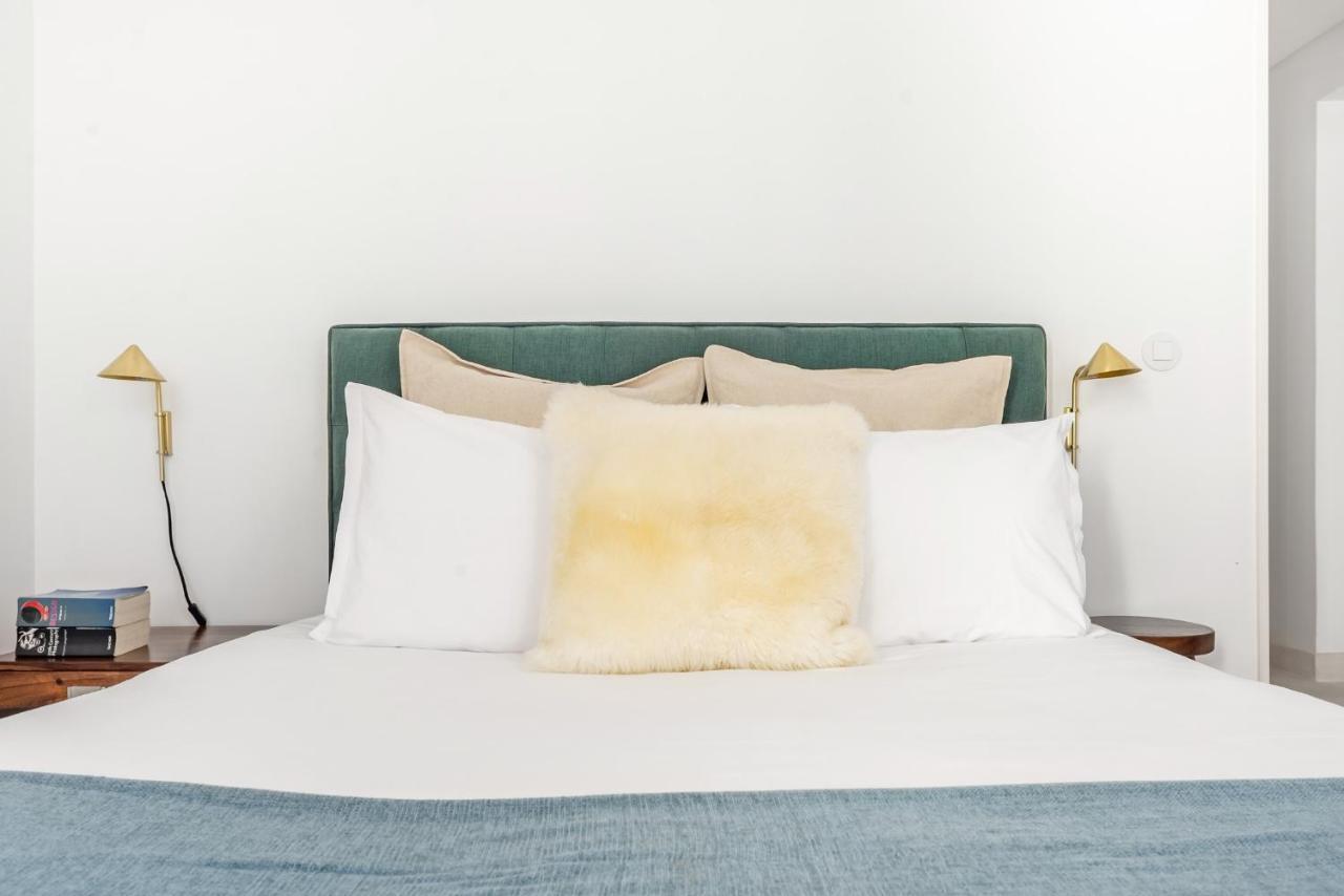 Apartment Decompress At A Tranquil, Minimal Urban Oasis With An Edge *