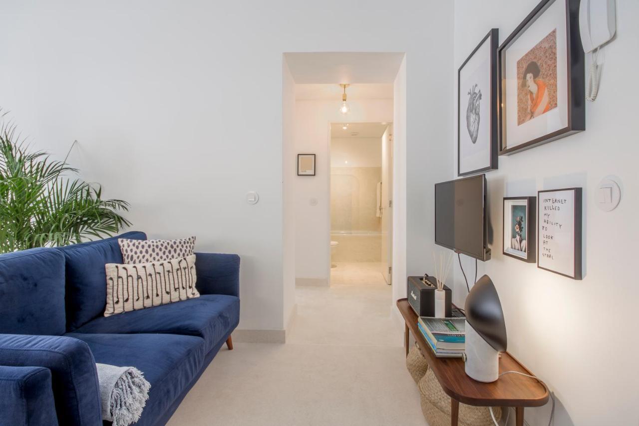 Apartment Decompress At A Tranquil, Minimal Urban Oasis With An Edge