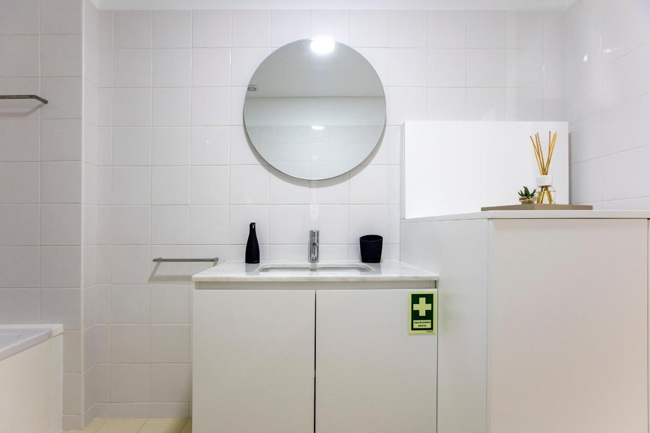 Superb 1br Flat W/ Garden, Ac & Free Parking By Lovelystay Appartement Porto