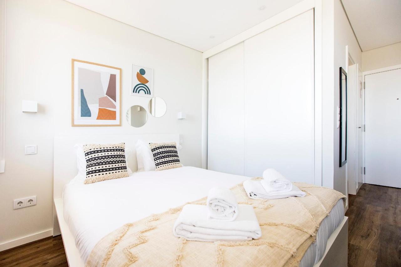 Elegant W/ Ac & Balcony By Lovelystay *