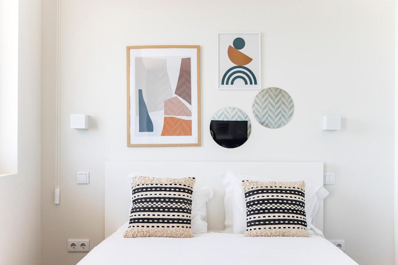 Apartment Elegant W/ Ac & Balcony By Lovelystay
