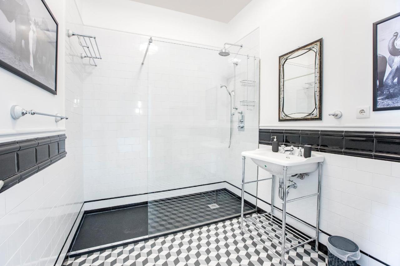 Artistic 2br Flat Downtown W/ Ac By Lovelystay