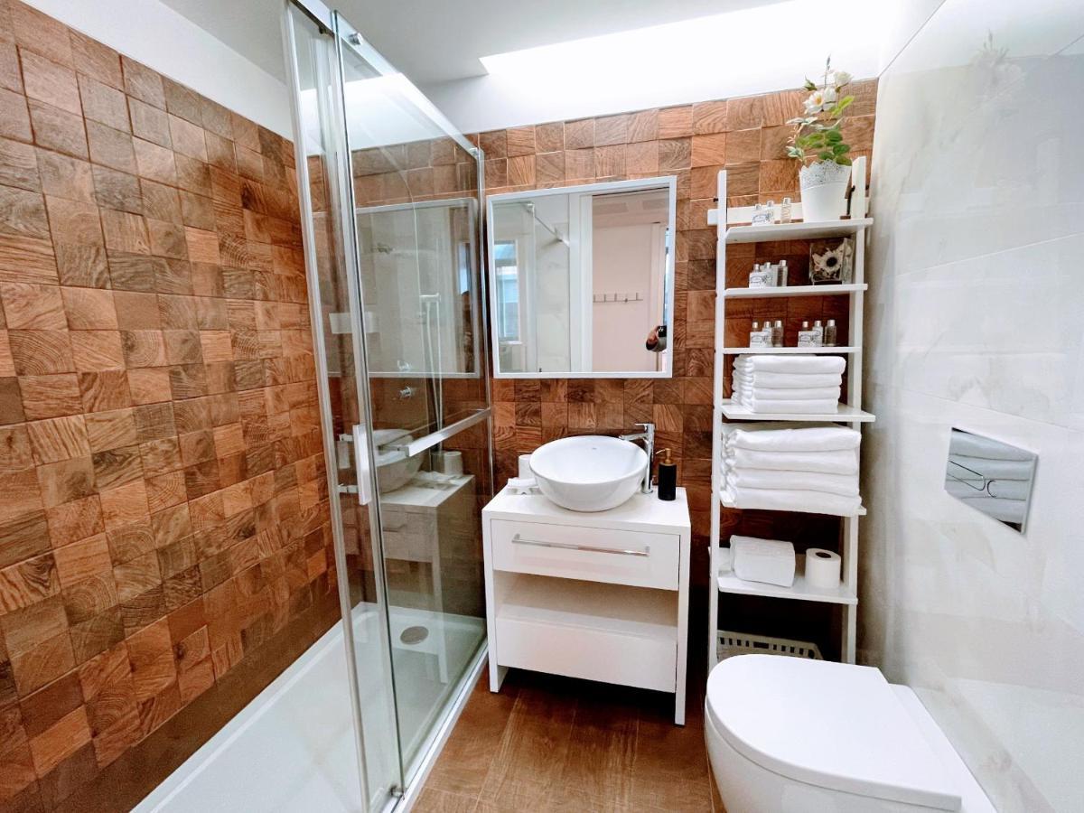 01 Design Flat In Downtown Apartment *