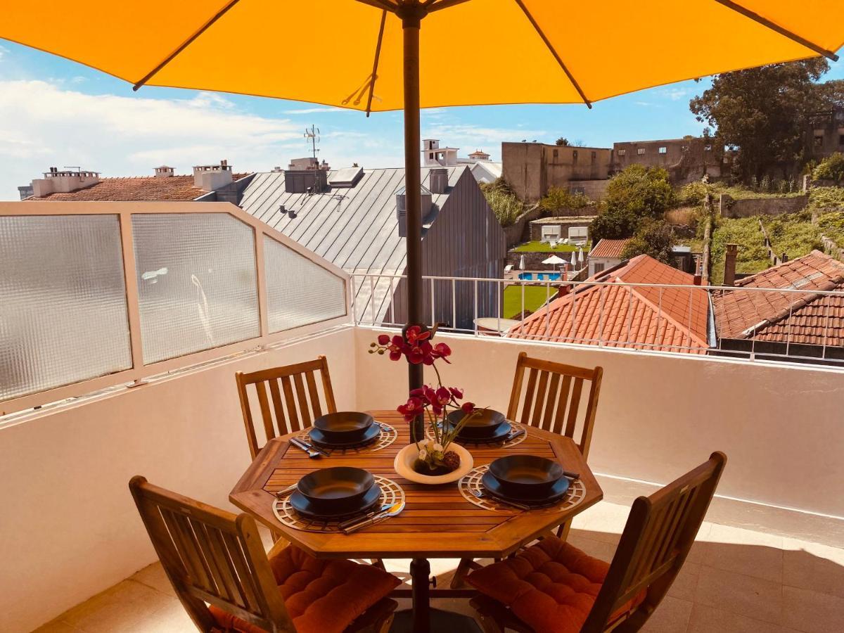 Com Patio Na Rua Principal Da Apartment Porto