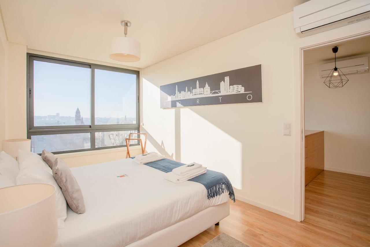 Liiiving In | Downtown View Apartment