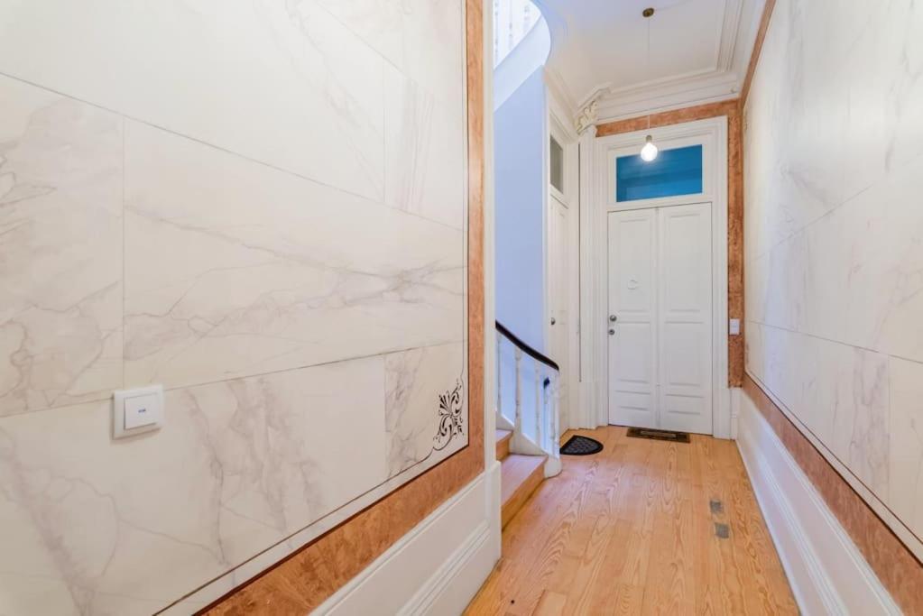 Classy Flat At Marques Square With Garden *