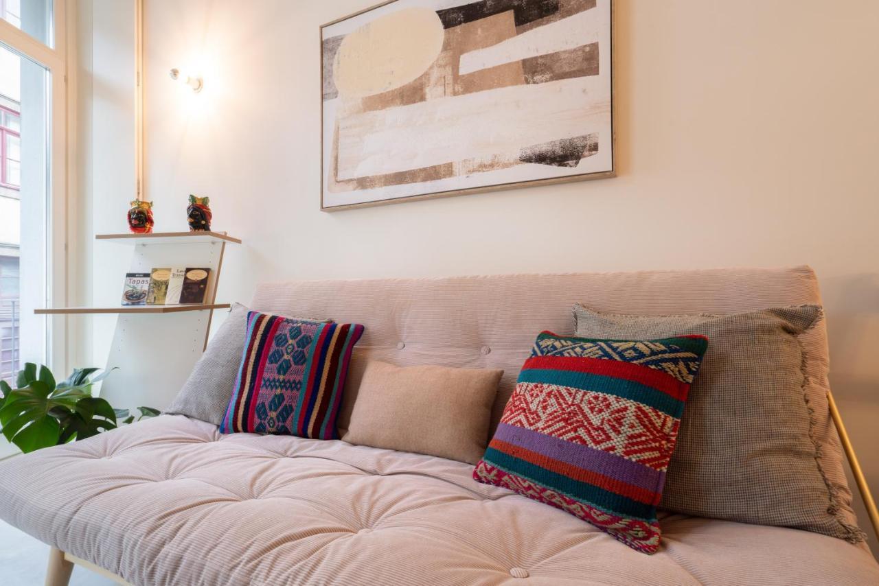 Host Wise - Luxurious Private Flats - Balcony