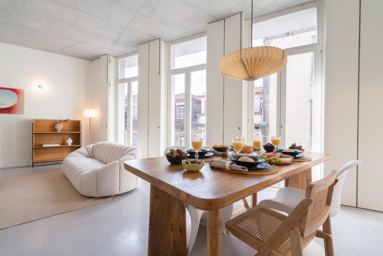 Host Wise - Luxurious Private Flats - Balcony *