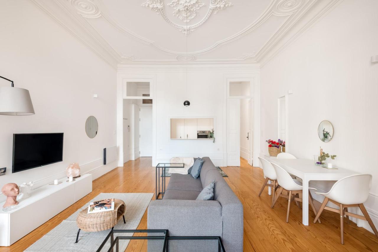 Apartment Markes - Lovely 1-bedroom W/ Sunny Backyard Porto