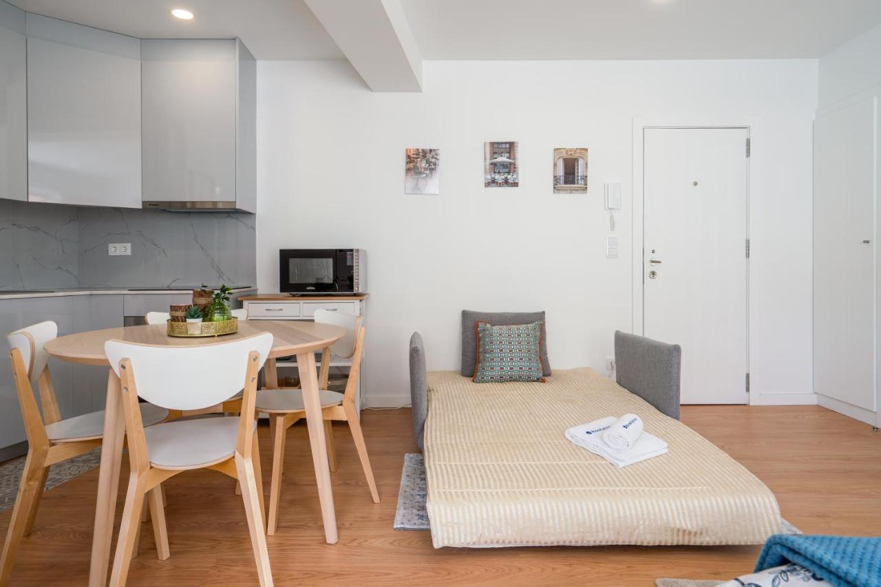 Host Wise - Comfy Sunny Flat - Prime Location Porto
