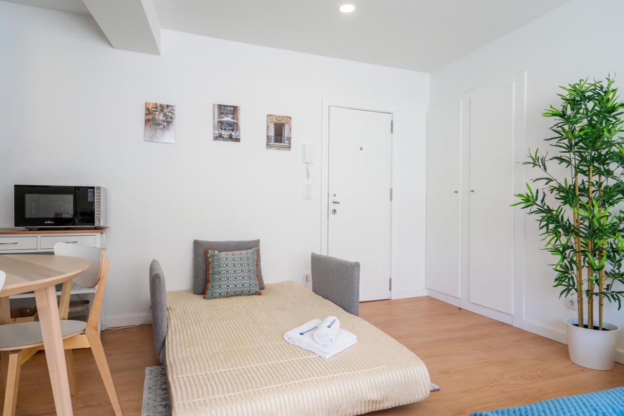 Host Wise - Comfy Sunny Flat - Prime Location Apartment